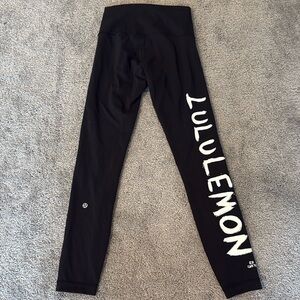 Lululemon leggings Ed Curtis black white size xs 7/8 length